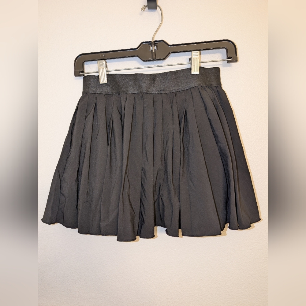 New Tennis Skirt With Under Shorts - Picture 4 of 8